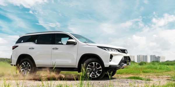 FORTUNER LEGENDER 2.4AT 4X2 